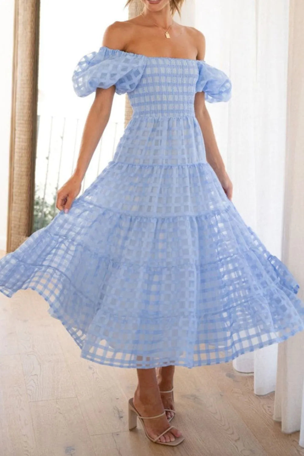 Elsyn | Schulterfreies Midikleid mit Puffärmeln