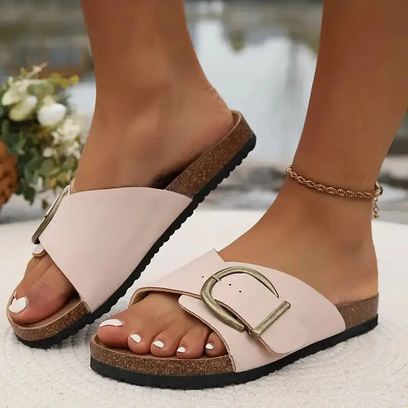 Stilvolle Sandalen mit Schnallenriemen und Korksohle