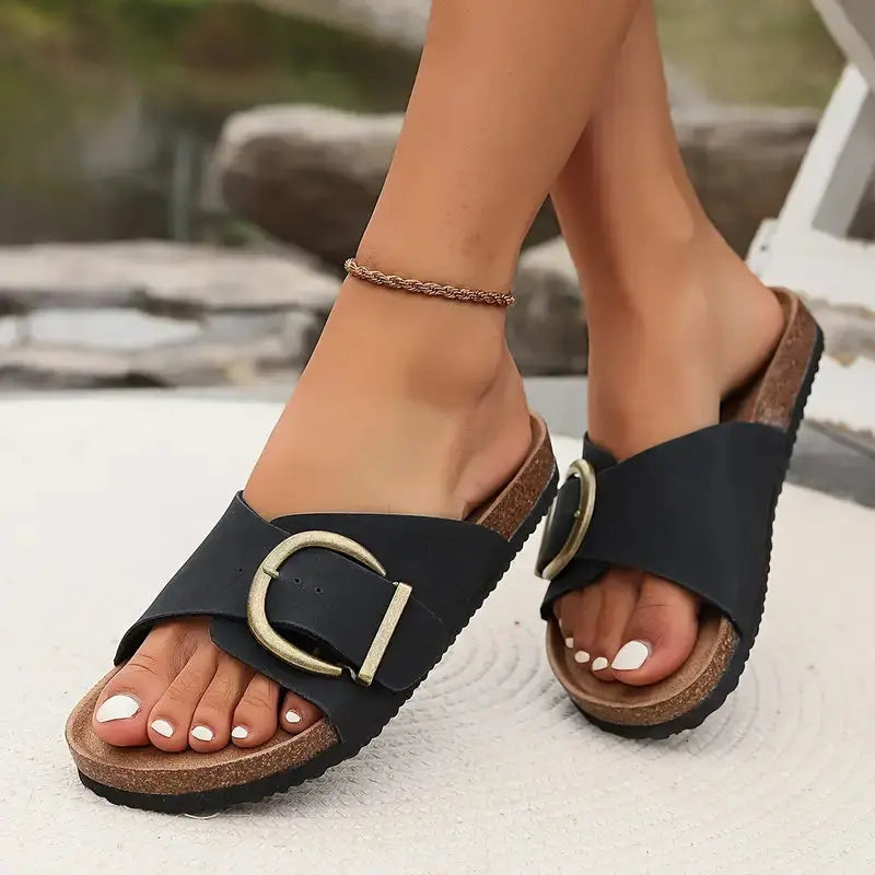 Stilvolle Sandalen mit Schnallenriemen und Korksohle