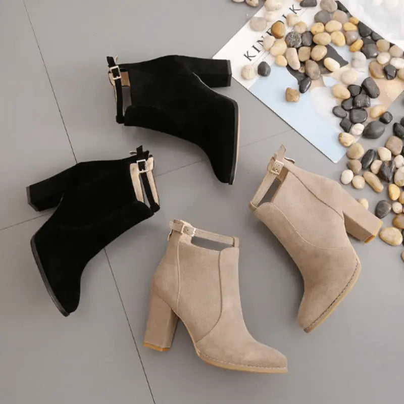 Knöchelhohe Stiefel mit hohem Blockabsatz für Frauen