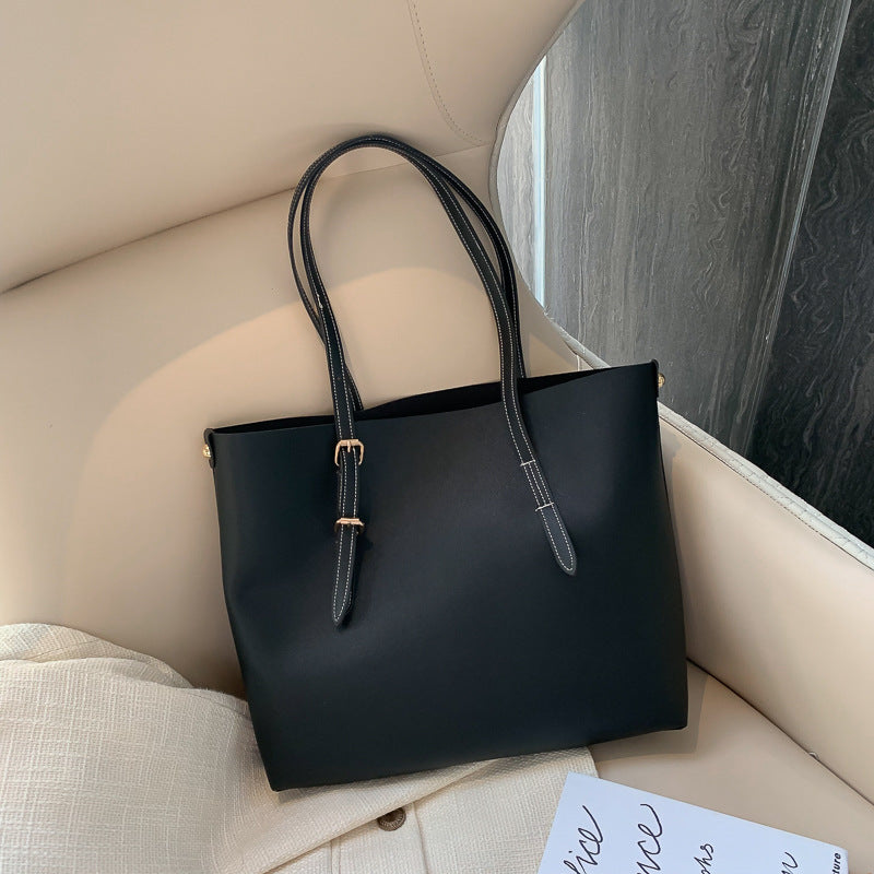Mühelose Eleganz in Einer Geräumigen Tote Bag