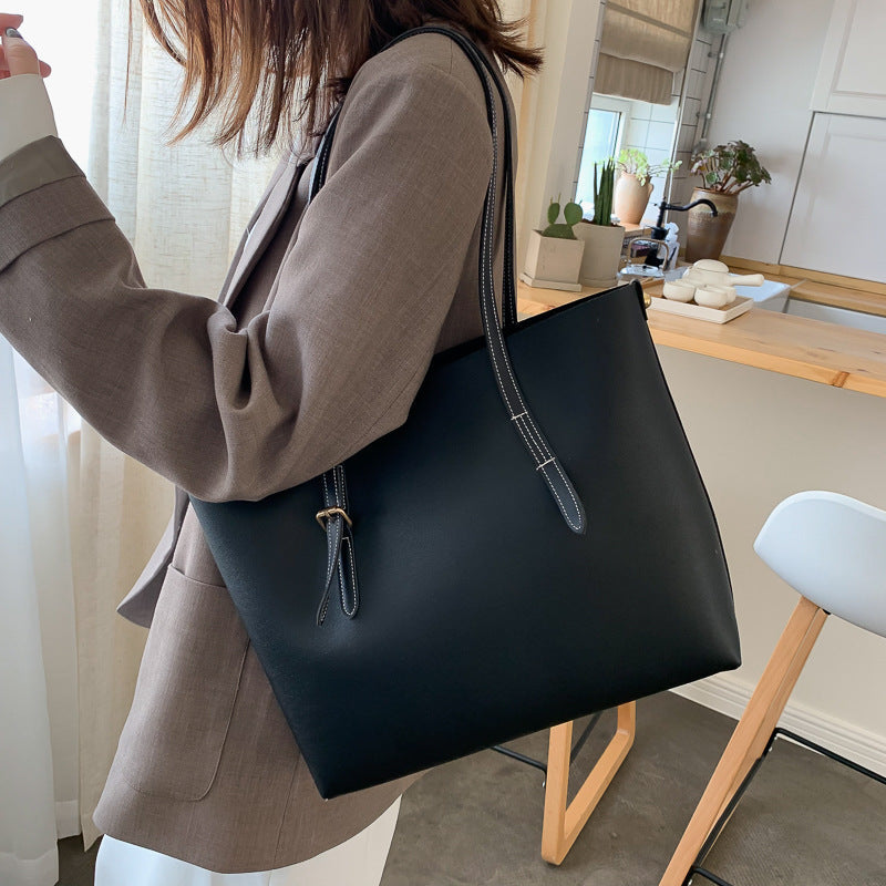 Mühelose Eleganz in Einer Geräumigen Tote Bag