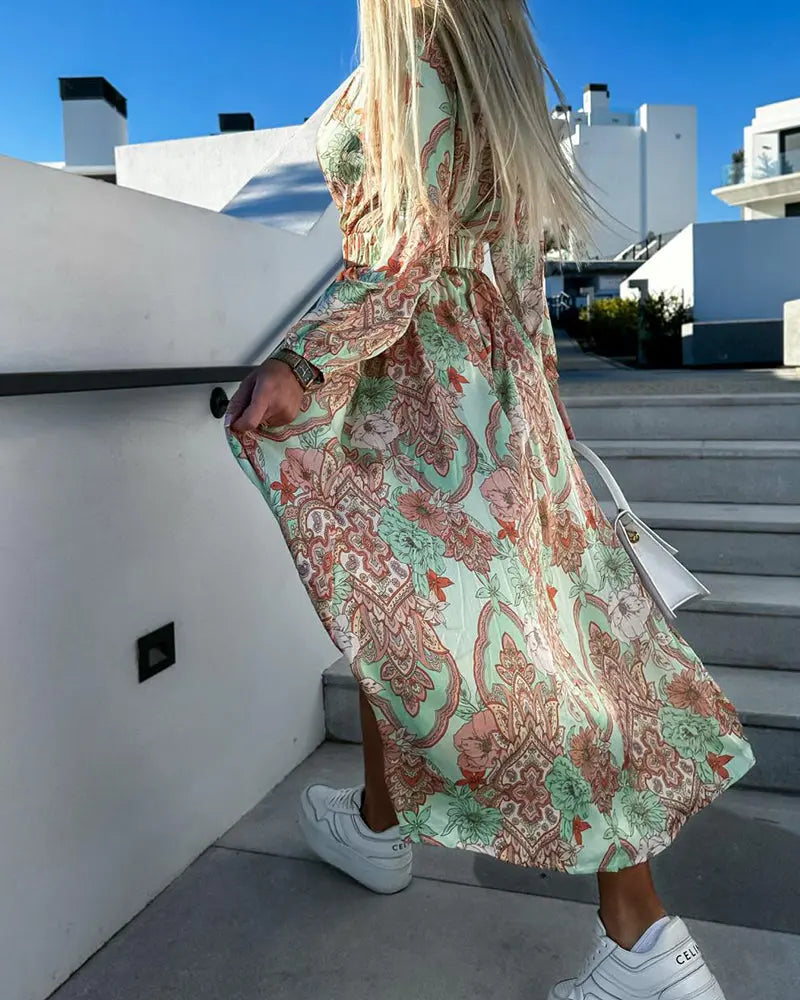 Bedrucktes Kleid mit Schlitz und V-Ausschnitt für Frauen