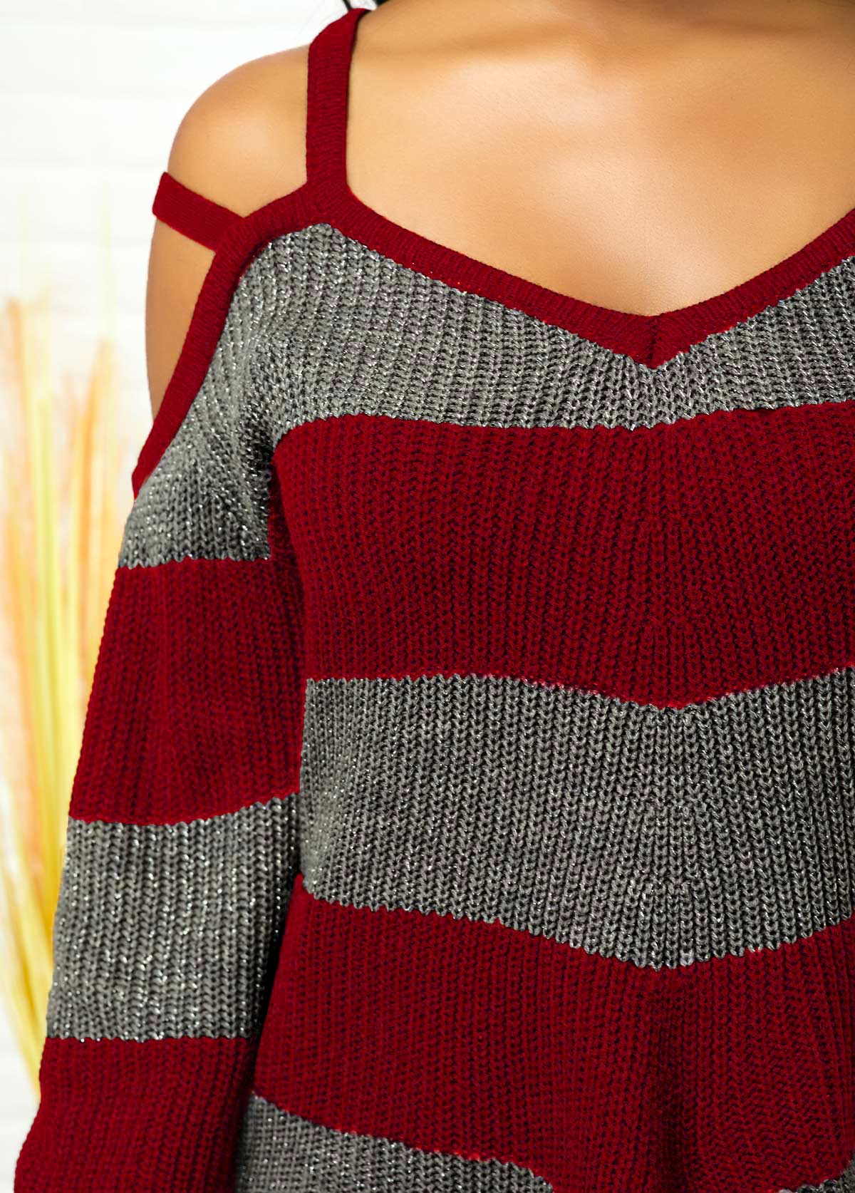Gestreifter Pullover Mit Asymmetrischem Saum Und Cold-Shoulder-Design Für Frauen
