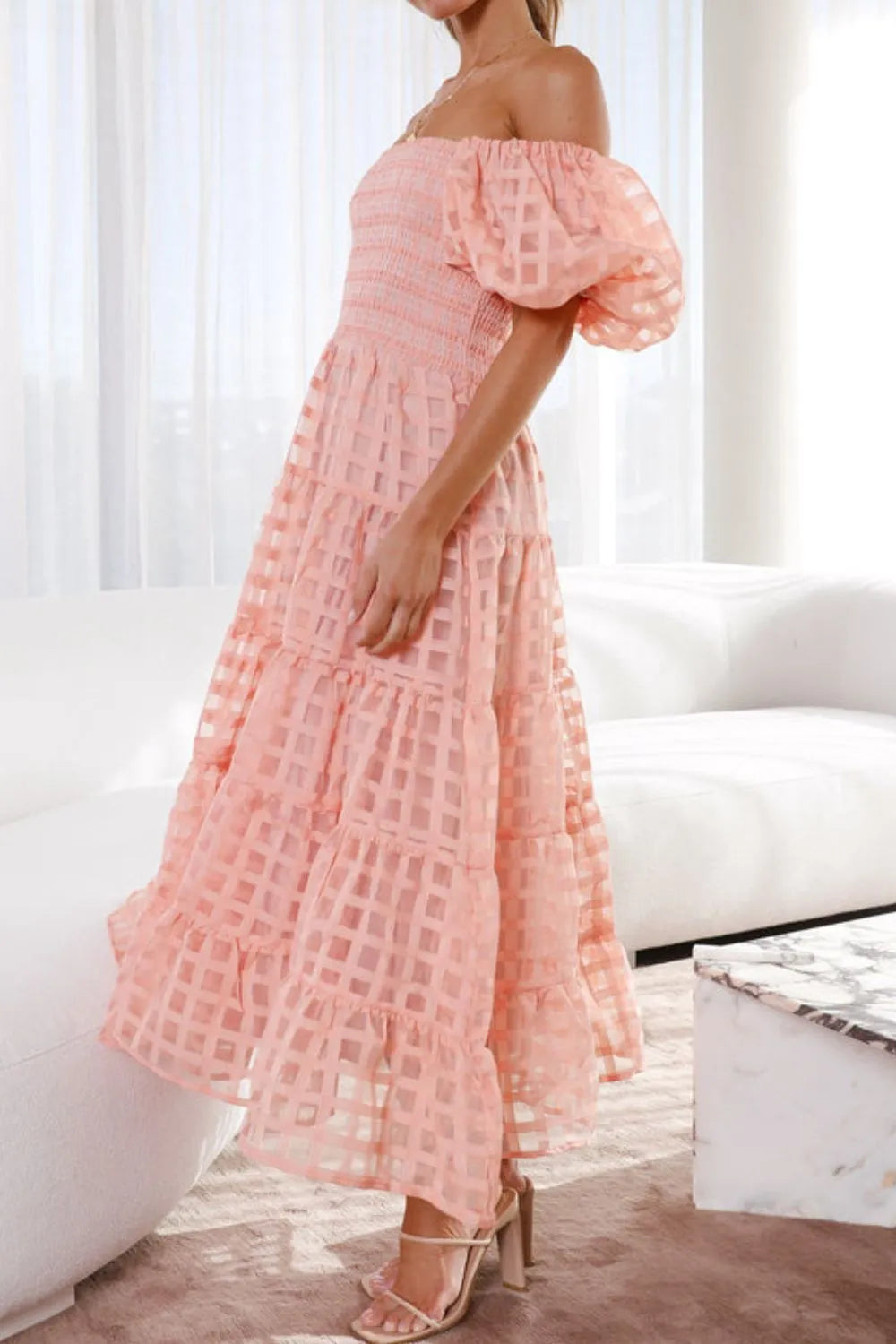 Elsyn | Schulterfreies Midikleid mit Puffärmeln