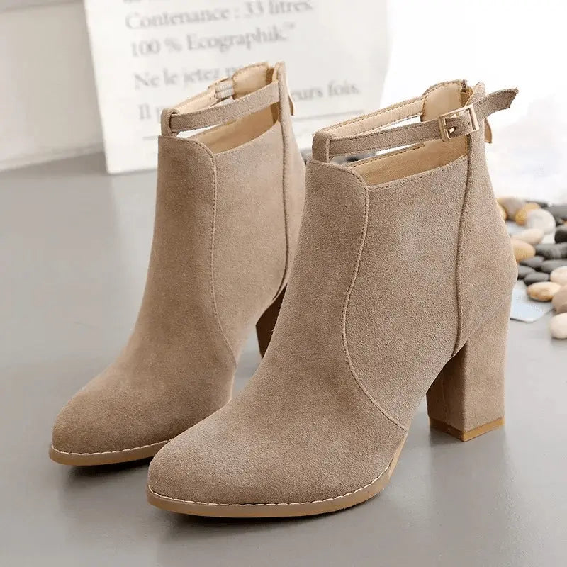 Knöchelhohe Stiefel mit hohem Blockabsatz für Frauen