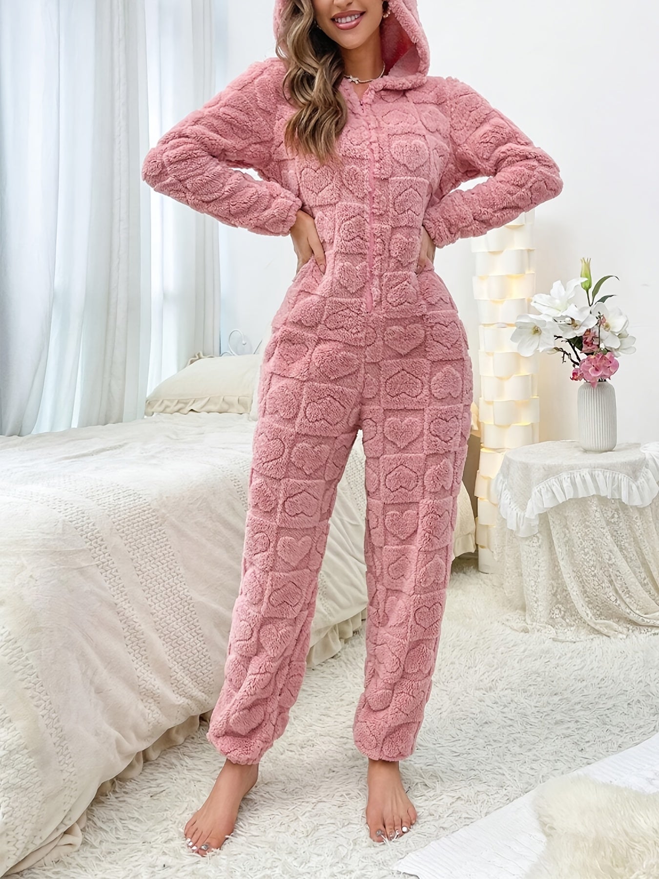 Gemütlicher Rosa Herz-Kapuzenoverall Für Lässigen Winterkomfort Für Frauen