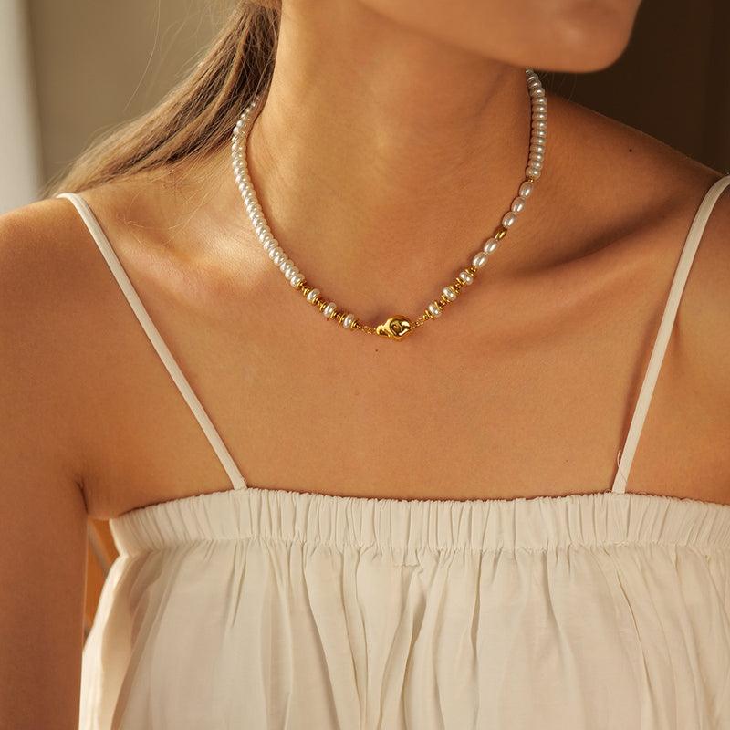 Goldene strahlende Tropfenkette mit elegantem Glanz für Damen