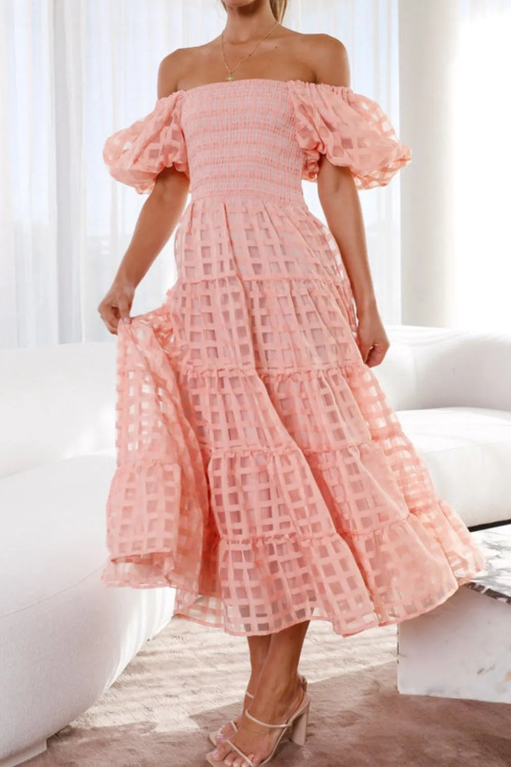 Elsyn | Schulterfreies Midikleid mit Puffärmeln