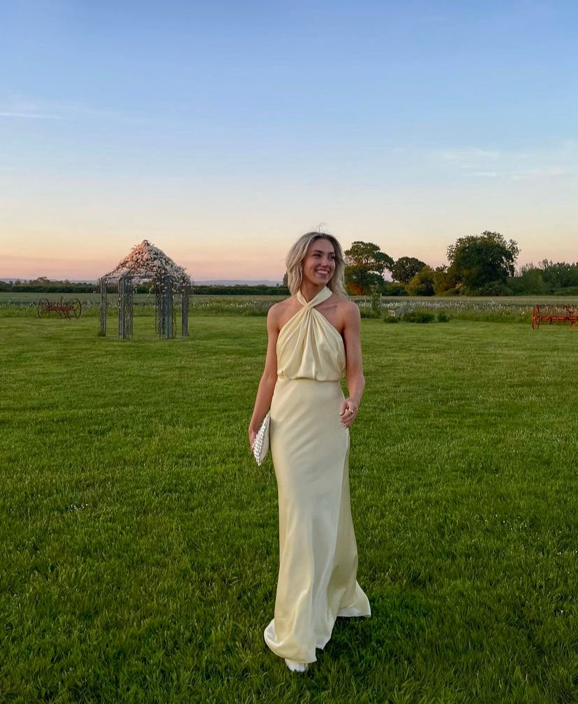 Maxikleid Mit Raffungen Und Neckholder Für Frauen