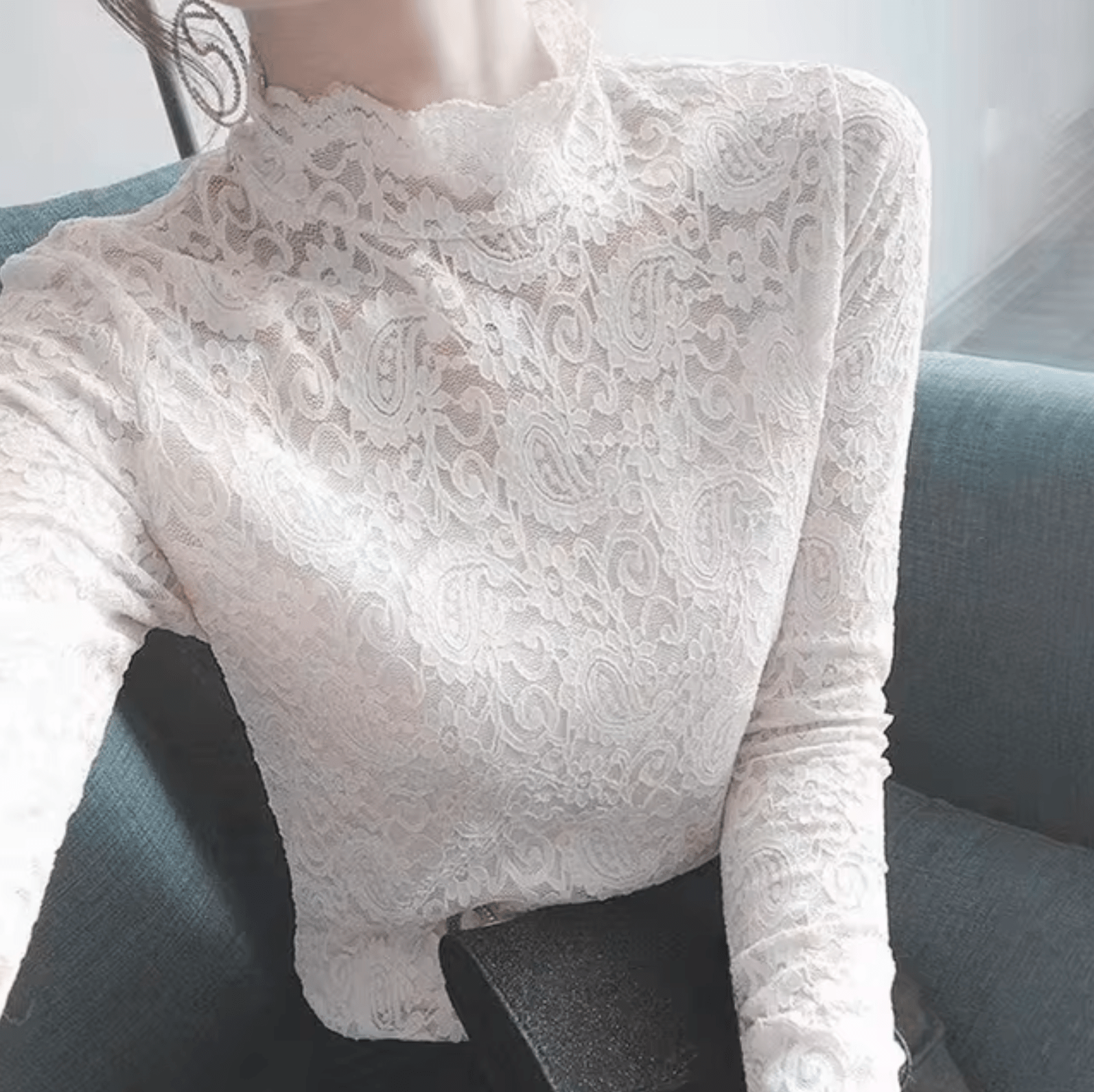 Zeitloses Spitzen-Top mit hohem Kragen und Langarm für Damen