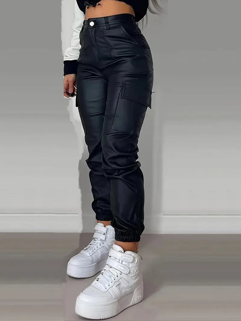 Cargo Jeans in Lederoptik mit mehreren Taschen für Frauen