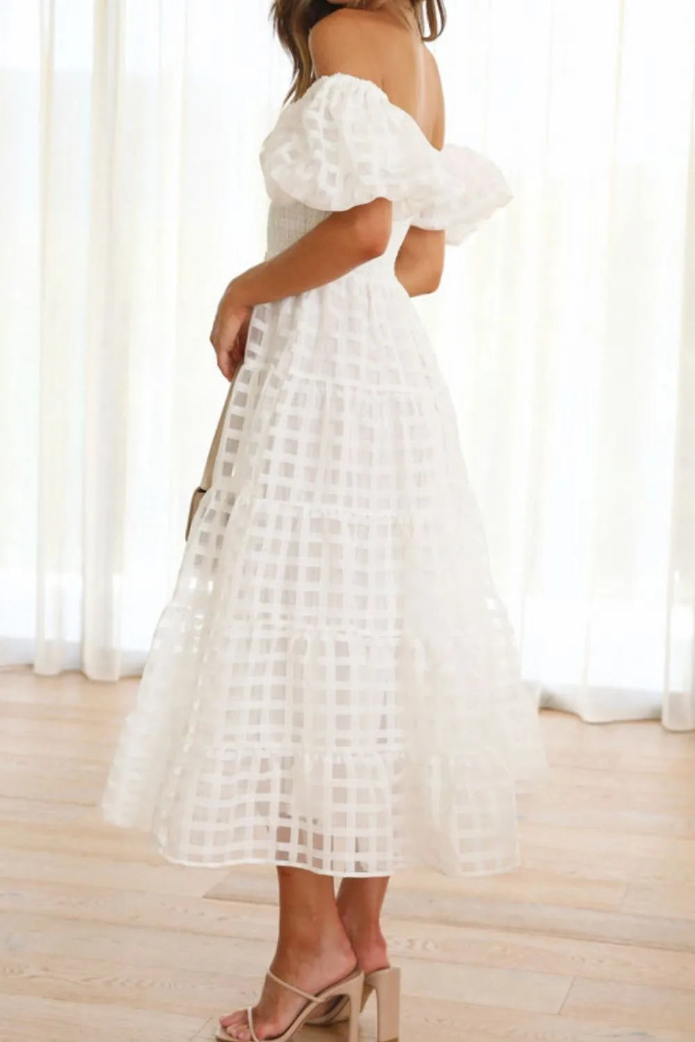 Elsyn | Schulterfreies Midikleid mit Puffärmeln