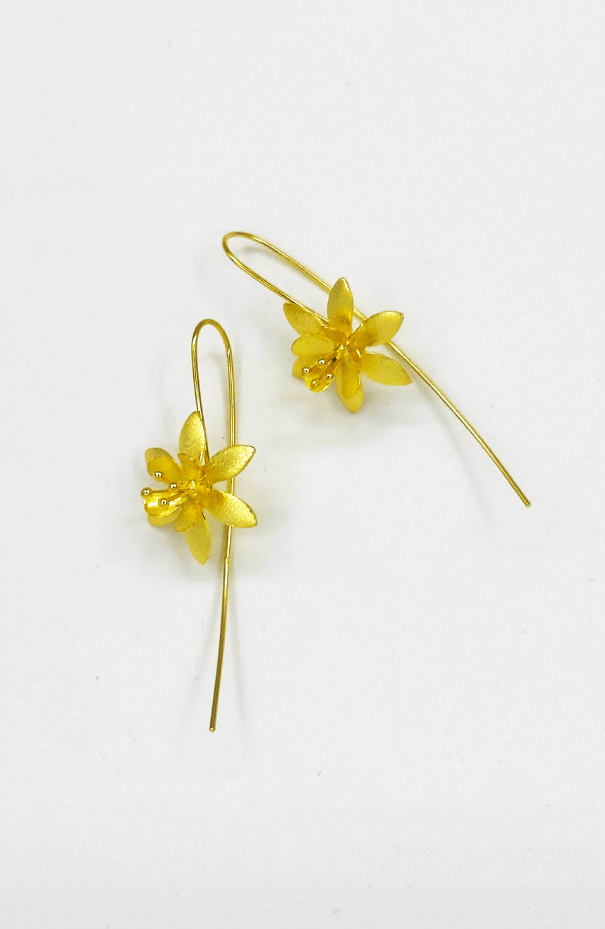Vergoldete Silberne Hakenohrringe mit Blumendetail Für Frauen
