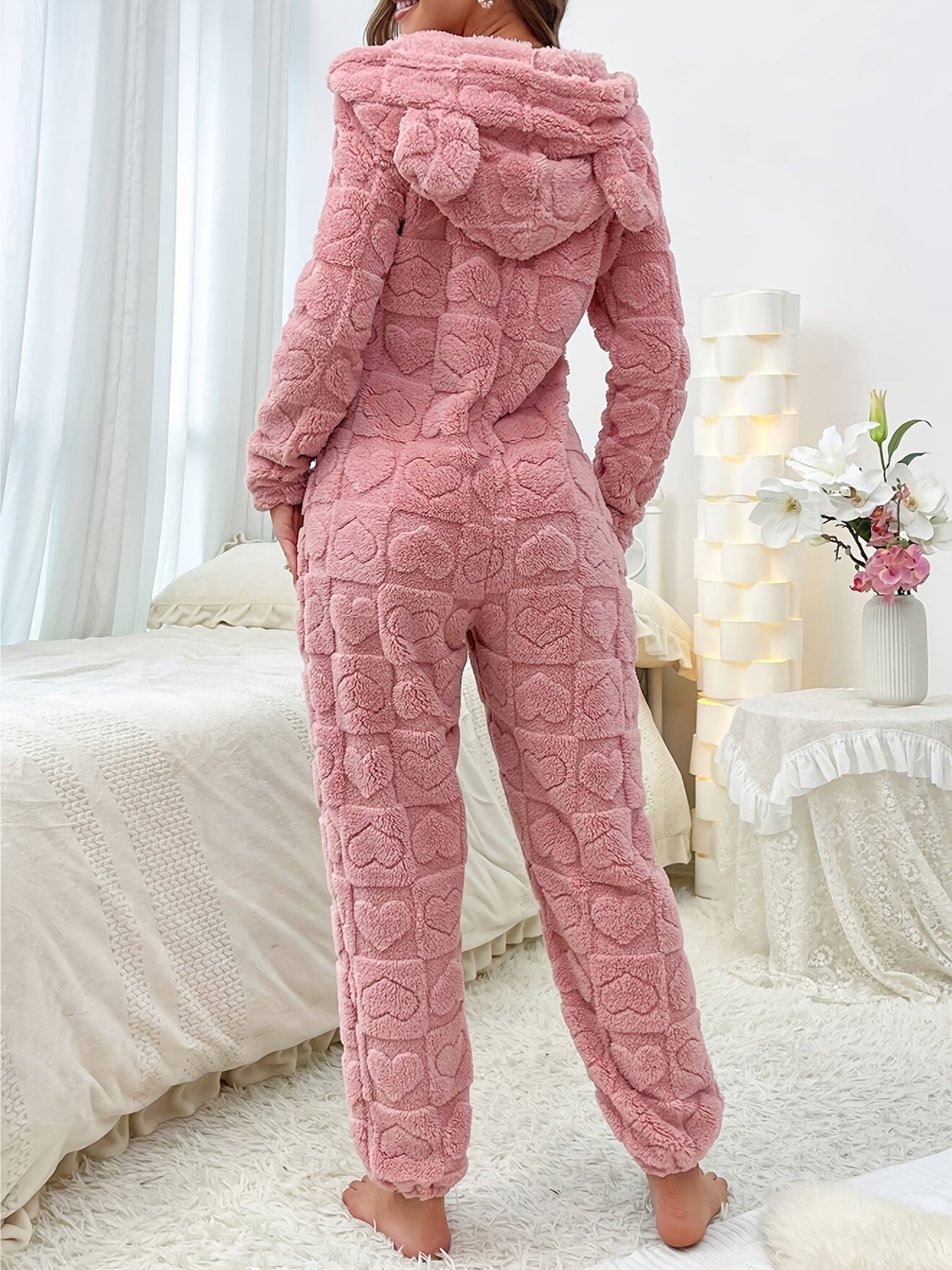Gemütlicher Rosa Herz-Kapuzenoverall Für Lässigen Winterkomfort Für Frauen