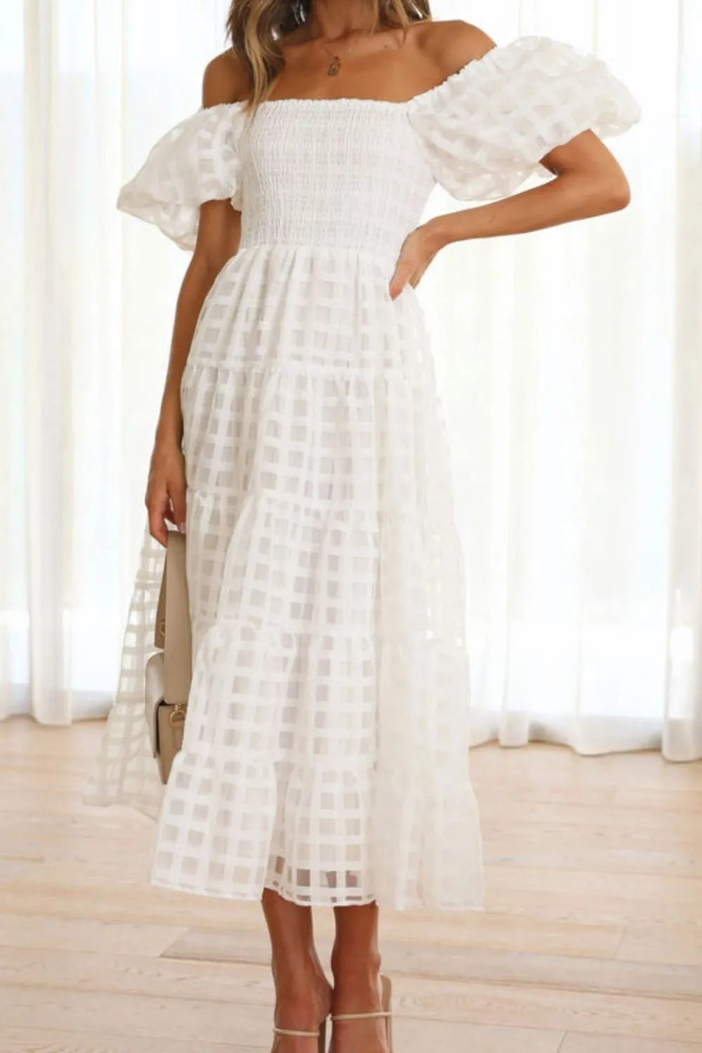 Elsyn | Schulterfreies Midikleid mit Puffärmeln