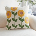 Kissenbezug mit gesticktem Blumen- und Botanik-Muster product image 1