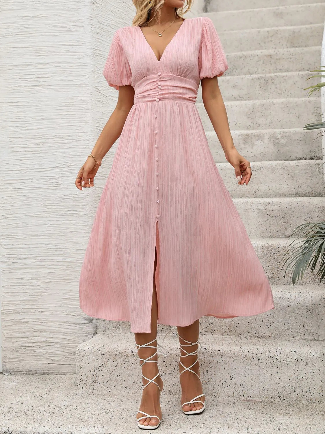 Genira | V-Ausschnitt Kleid mit Puffärmeln