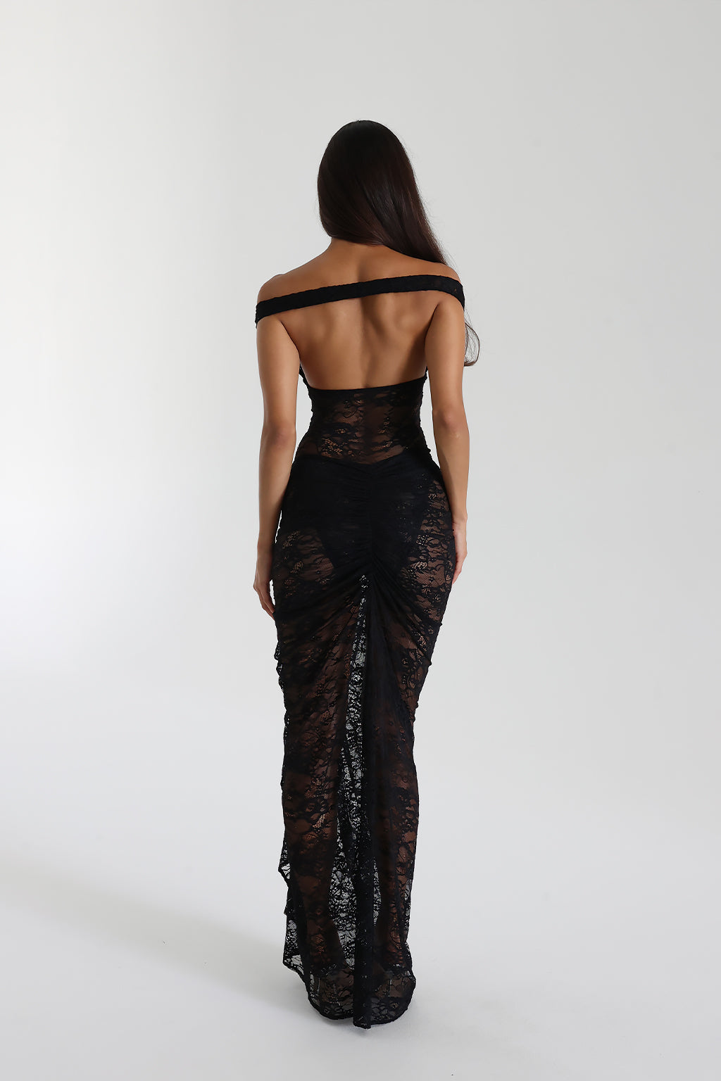 Elegantes Maxikleid Aus Spitze Mit SchulterfreiemDetails Für Frauen