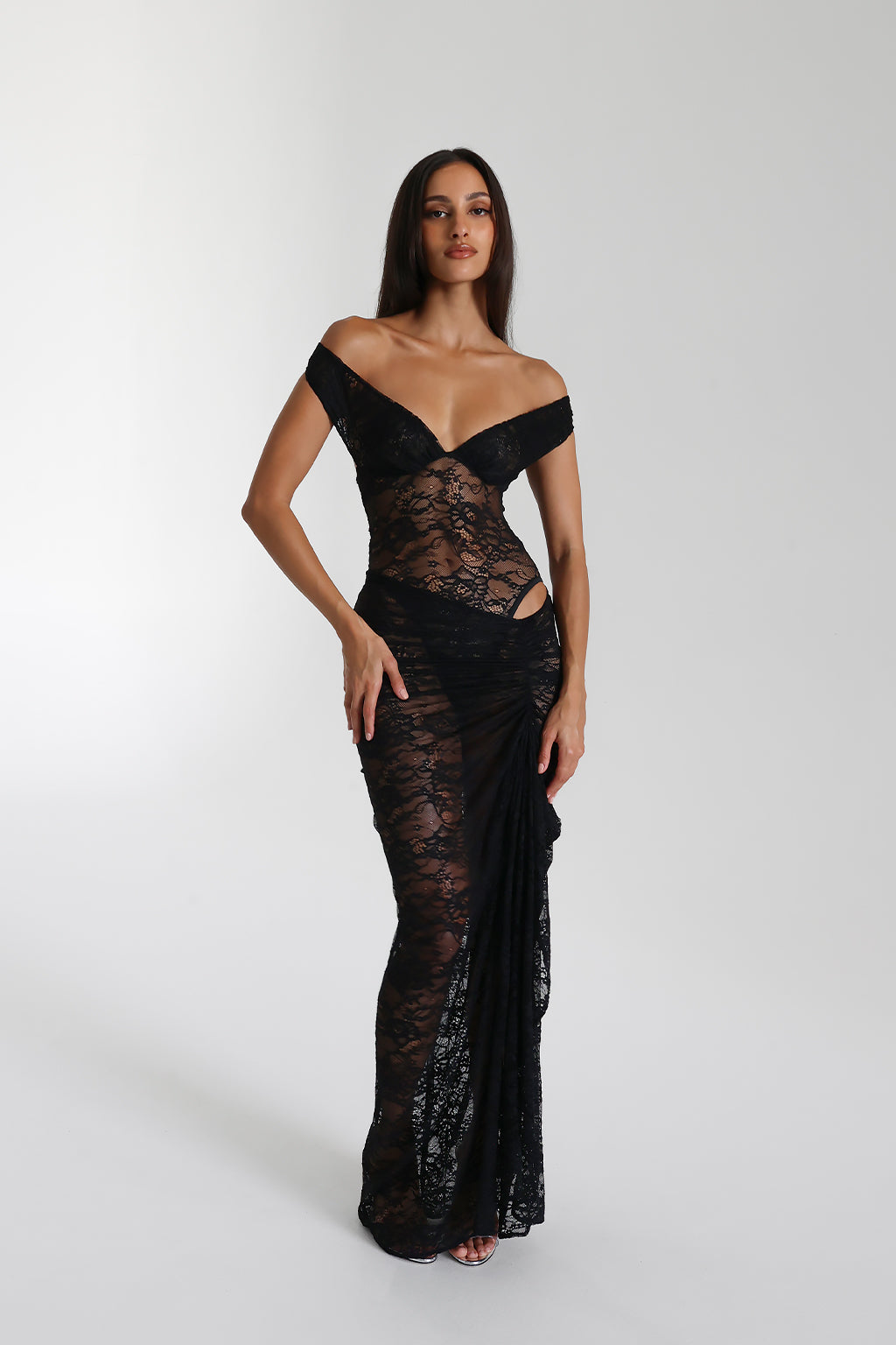 Elegantes Maxikleid Aus Spitze Mit SchulterfreiemDetails Für Frauen