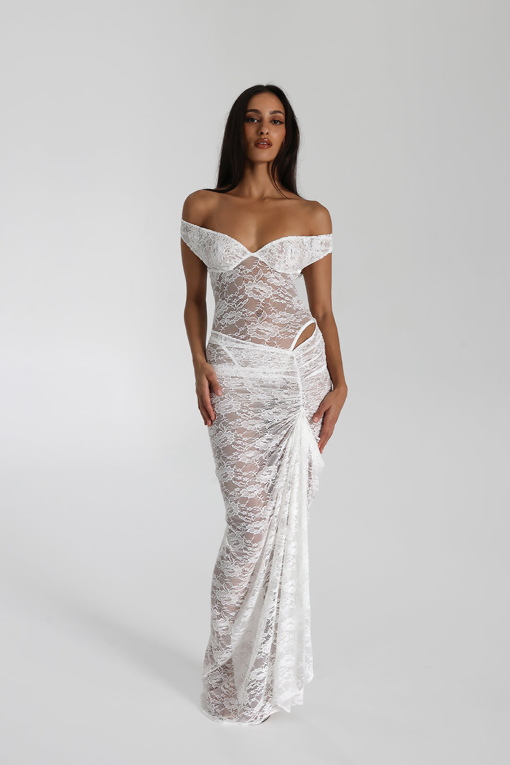 Elegantes Maxikleid Aus Spitze Mit SchulterfreiemDetails Für Frauen