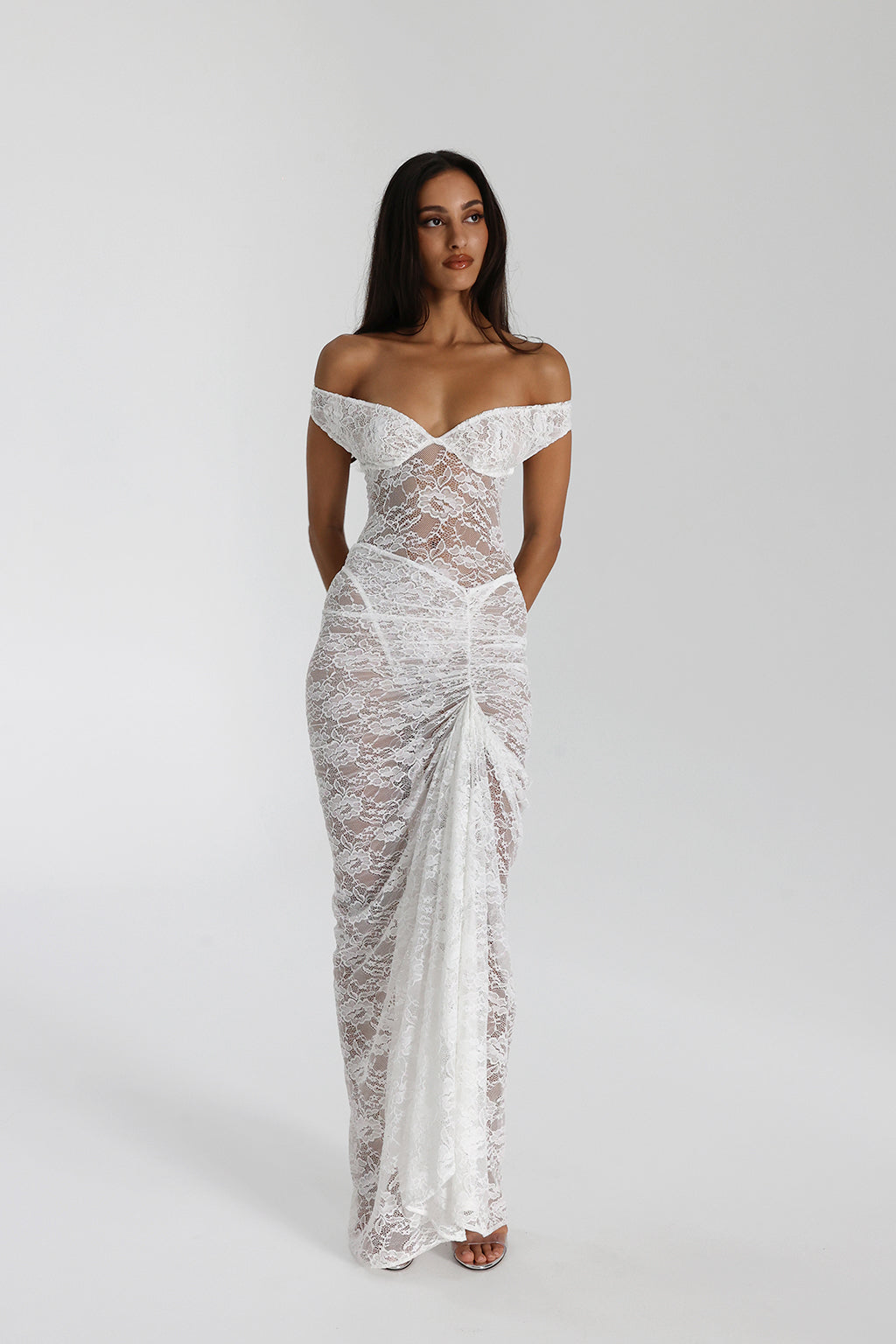 Elegantes Maxikleid Aus Spitze Mit SchulterfreiemDetails Für Frauen