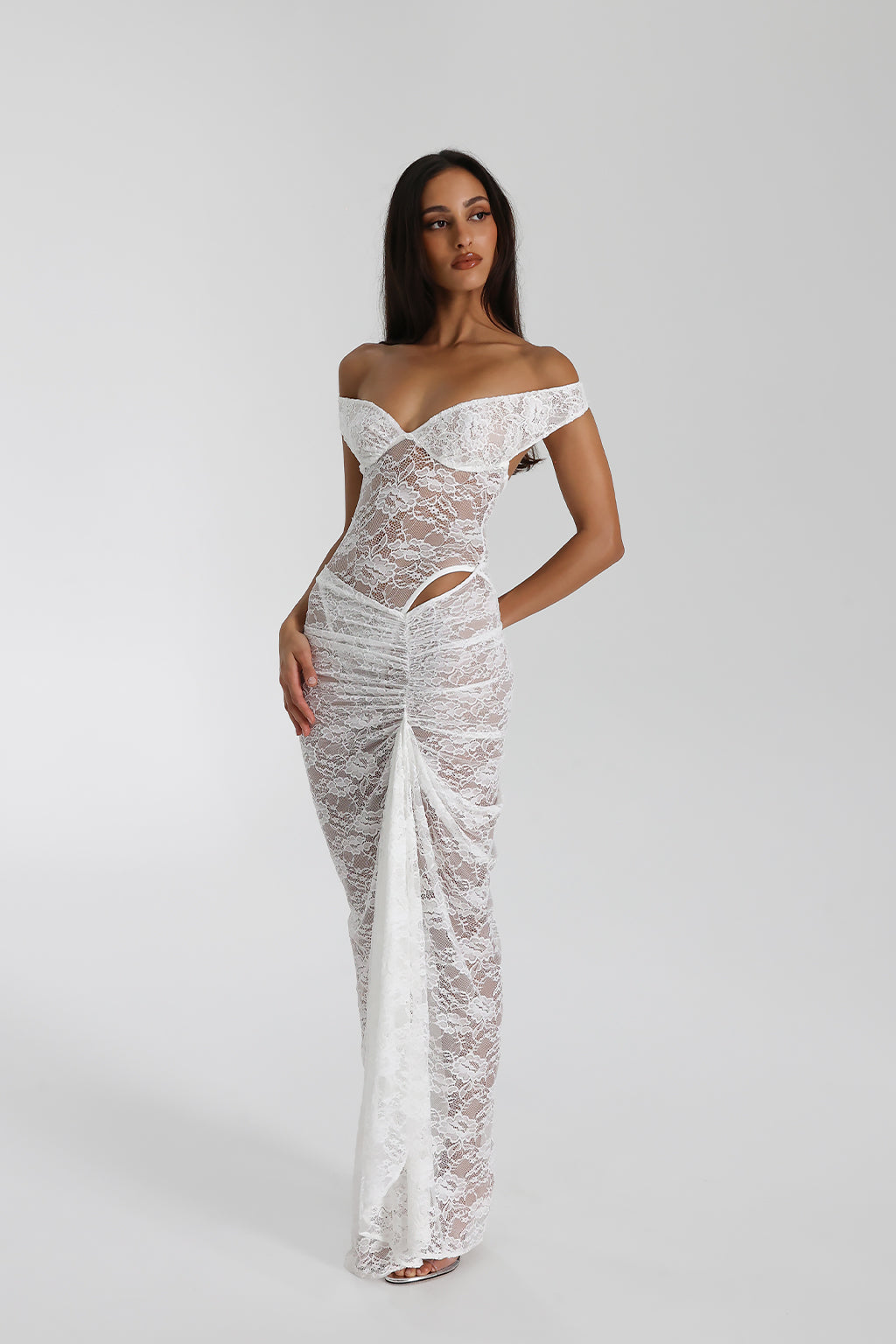 Elegantes Maxikleid Aus Spitze Mit SchulterfreiemDetails Für Frauen