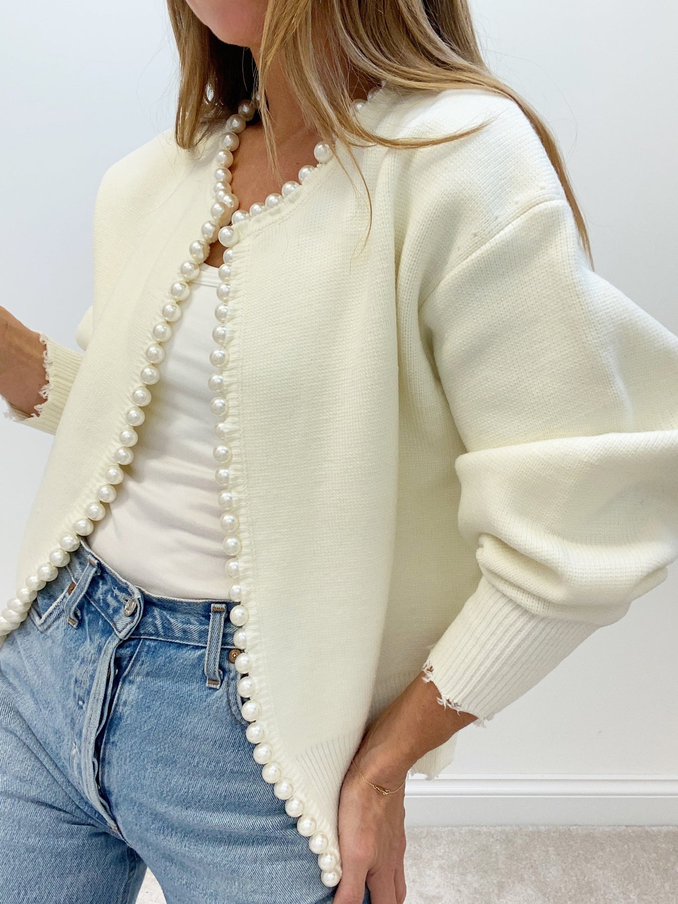 Lumen | Strickjacke mit Perlenbesatz und geripptem Saum