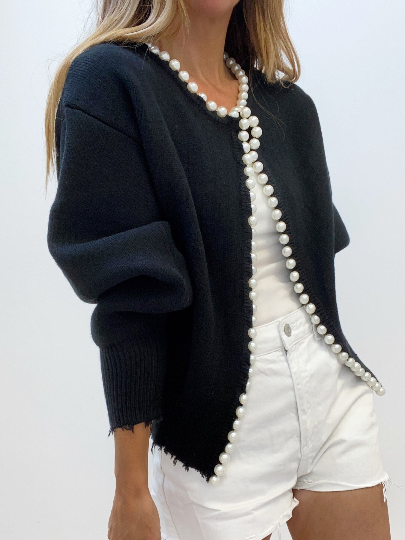 Lumen | Strickjacke mit Perlenbesatz und geripptem Saum