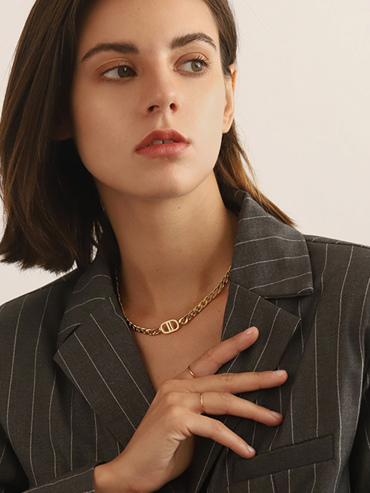 Doppelte D Halskette mit elegantem Design für Damen