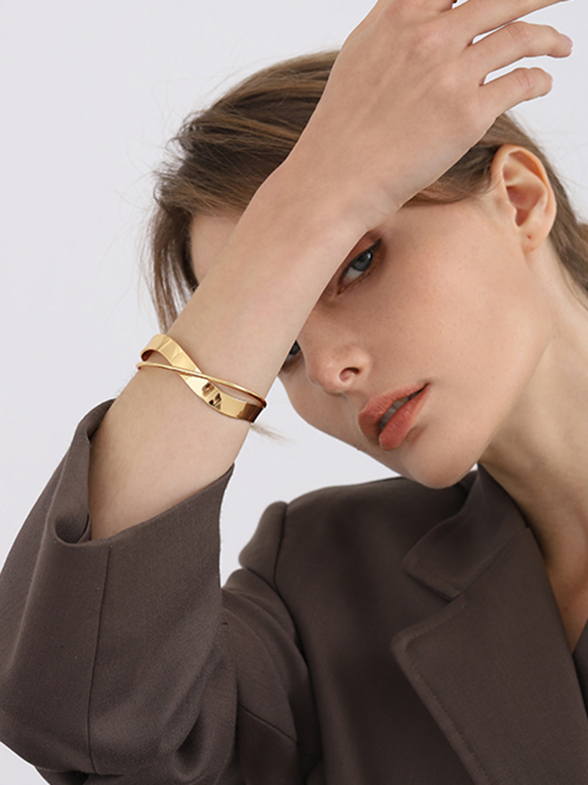 Einfaches flaches goldenes Armband für Damen