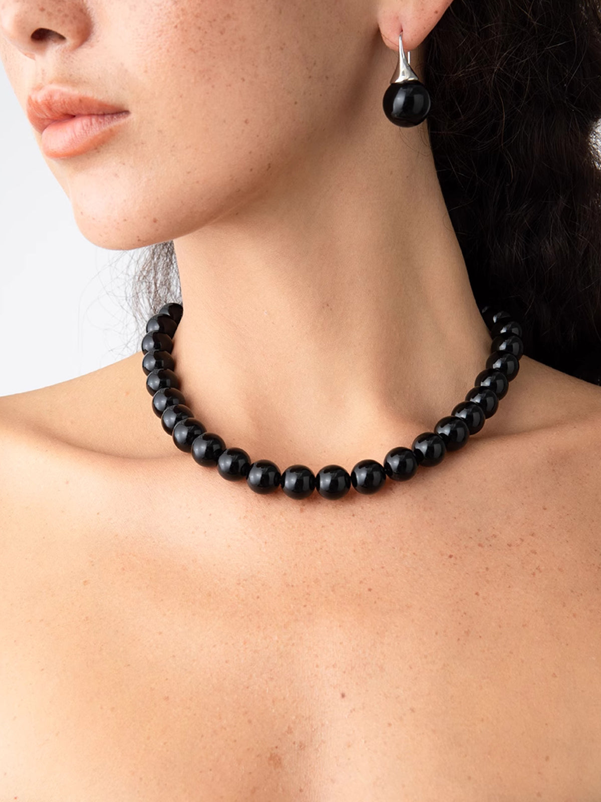 Elegante schwarze Perlenkette mit edlem Charme für Damen
