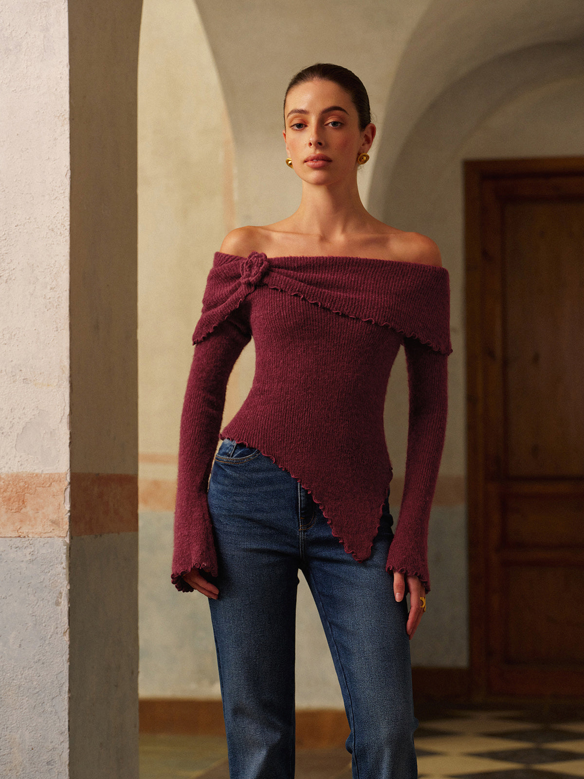 Schulterfreies Stricktop mit asymmetrischem Design für Frauen