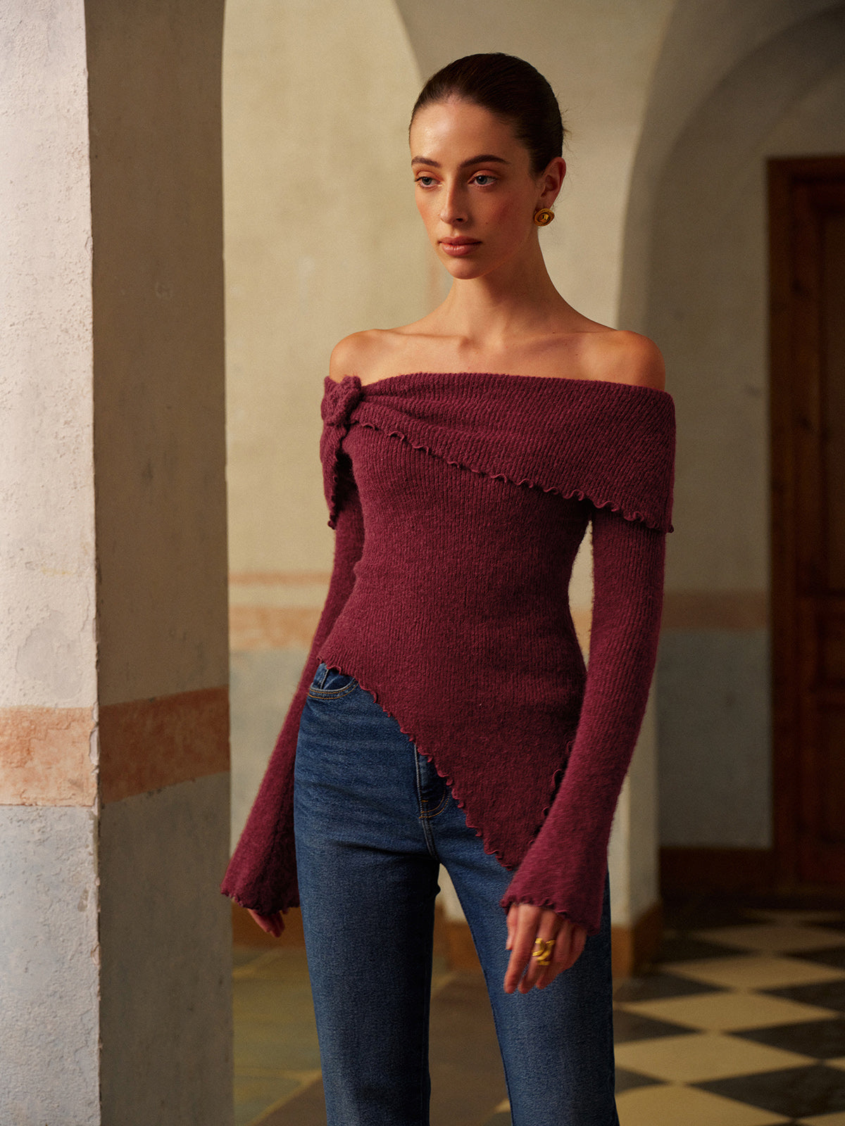 Schulterfreies Stricktop mit asymmetrischem Design für Frauen