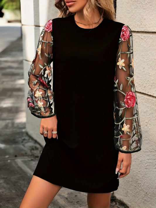 Schwarzes Kleid Mit Blumenstickerei Und Patchwork-Spitze Für Frauen