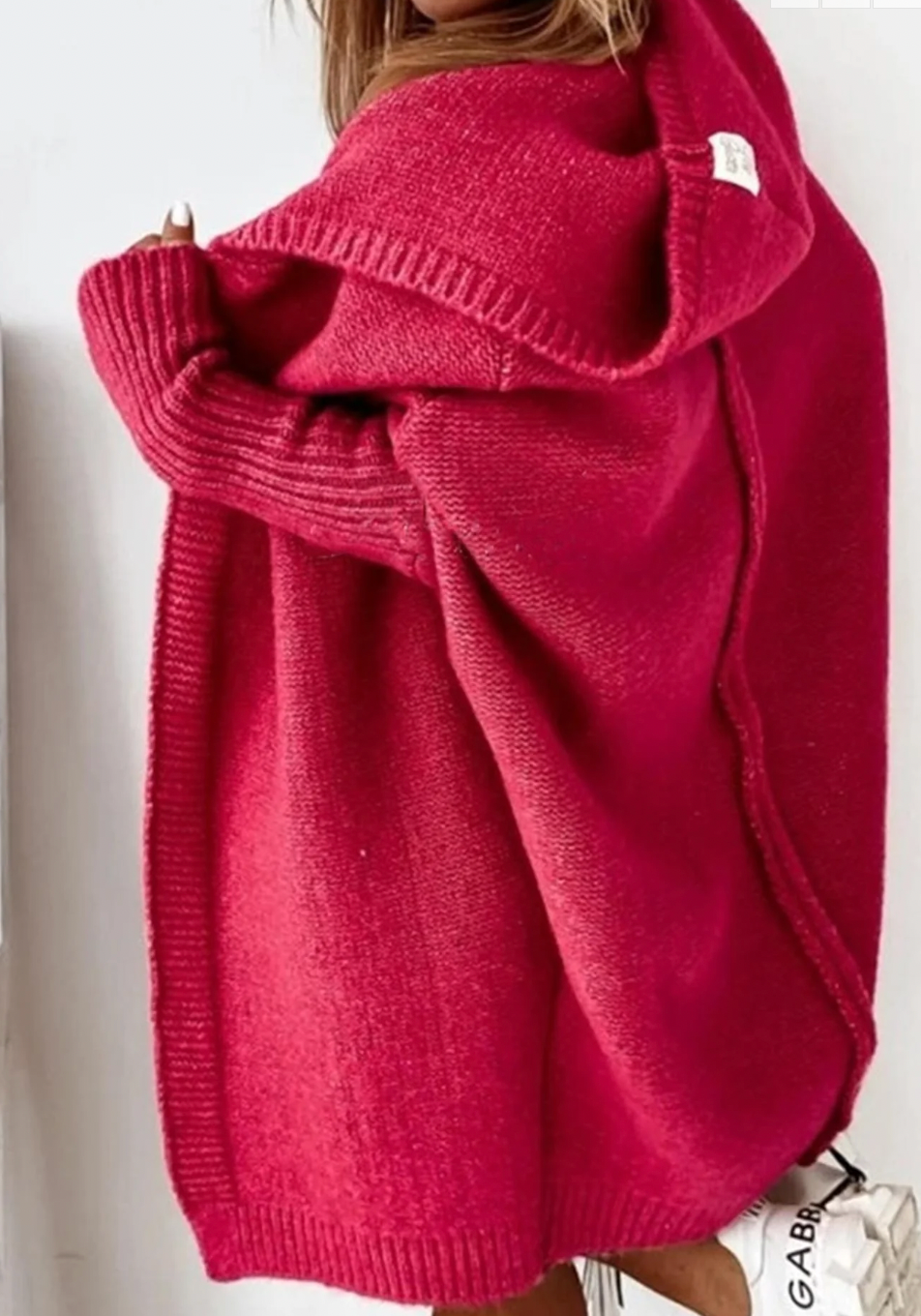 Indira | Elegante lange Strickjacke mit Kapuze für Frauen