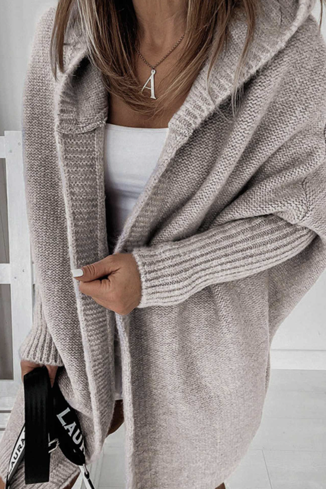 Indira | Elegante lange Strickjacke mit Kapuze für Frauen