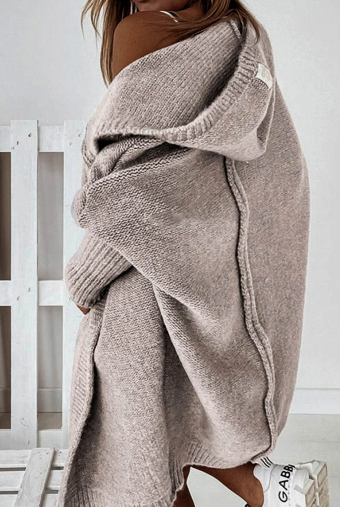 Indira | Elegante lange Strickjacke mit Kapuze für Frauen