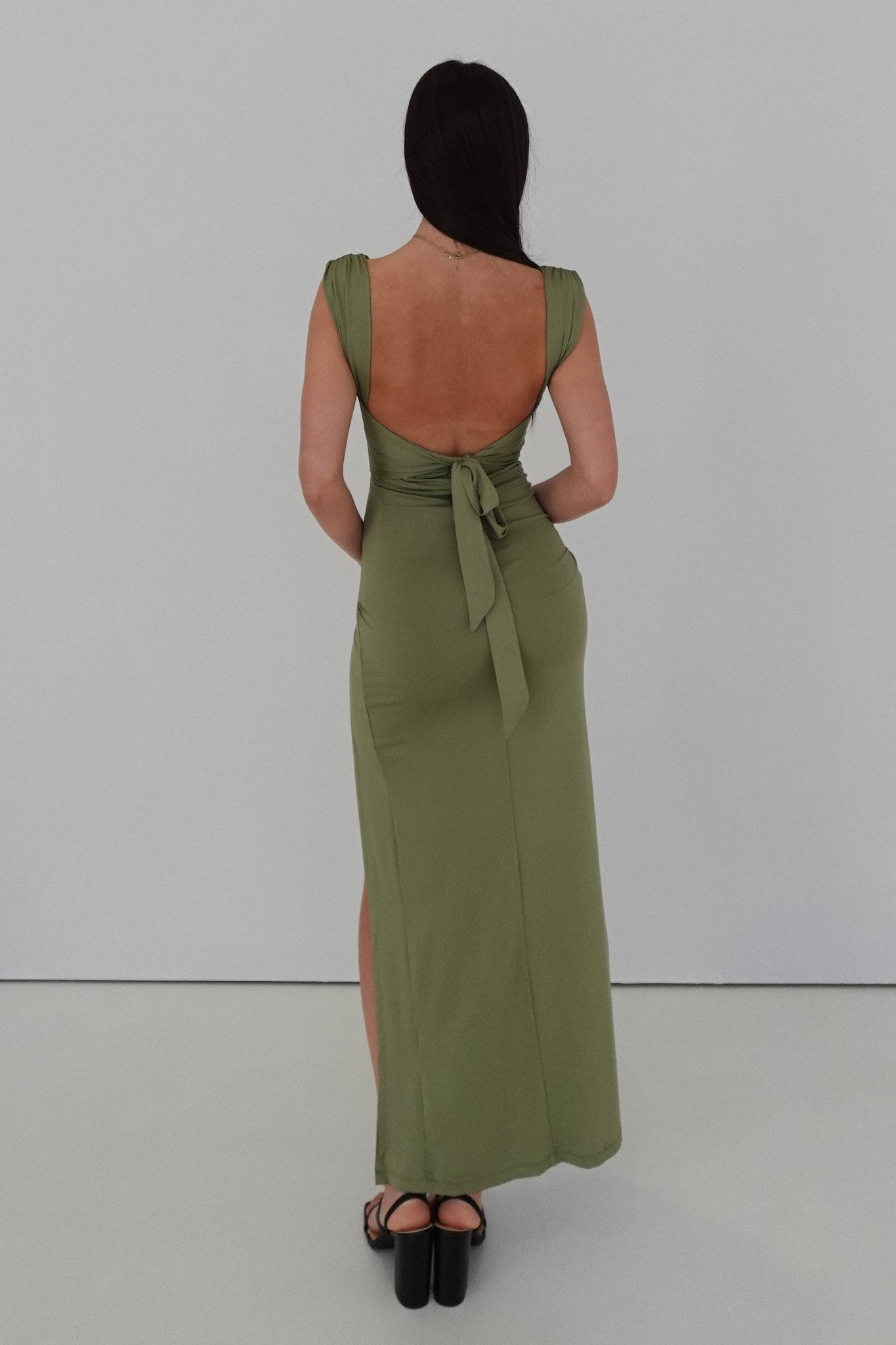 Schickes Khaki-Kleid Mit Rückenknoten Und Schlitz Für Frauen
