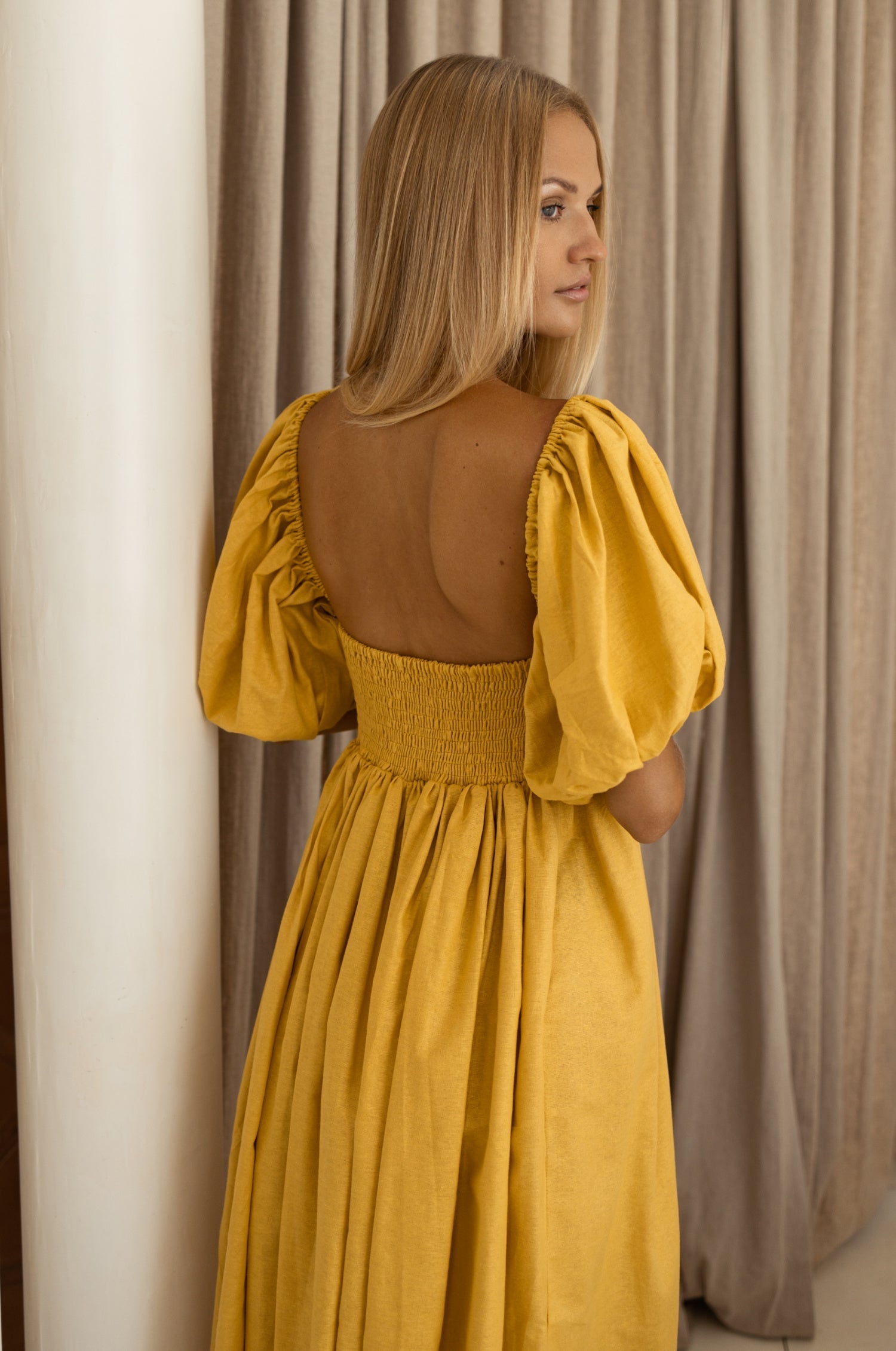 Aliantha | Elegantes Midikleid mit Puffärmeln
