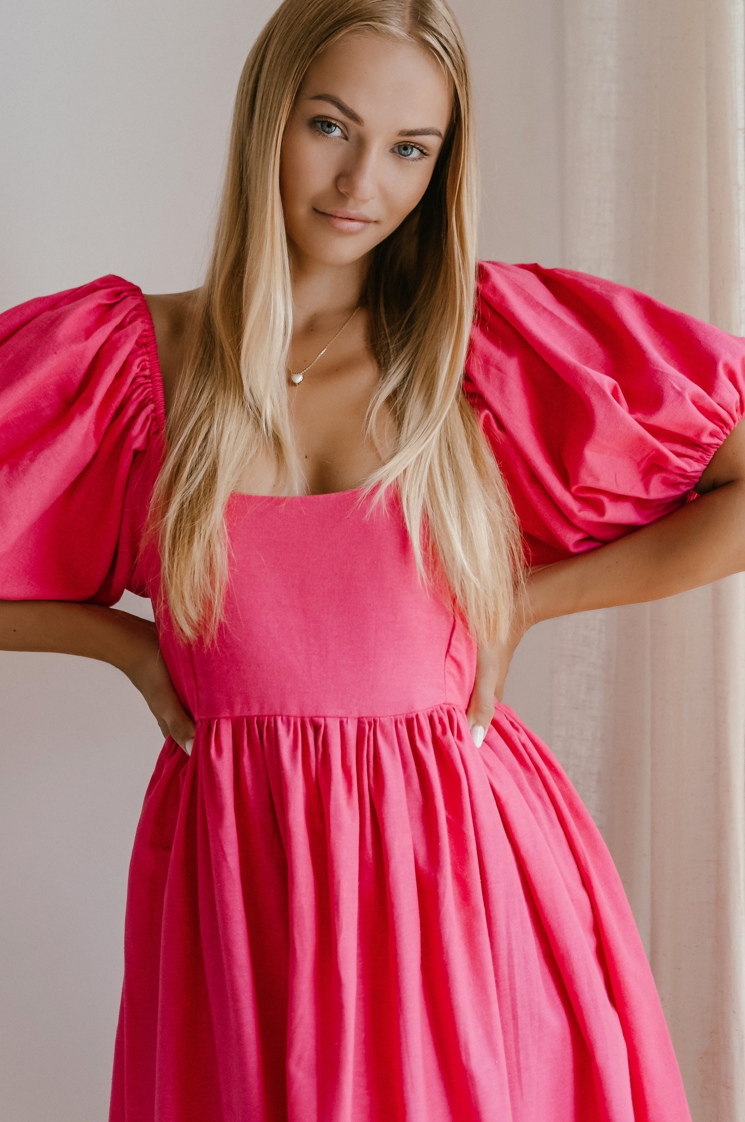 Aliantha | Elegantes Midikleid mit Puffärmeln