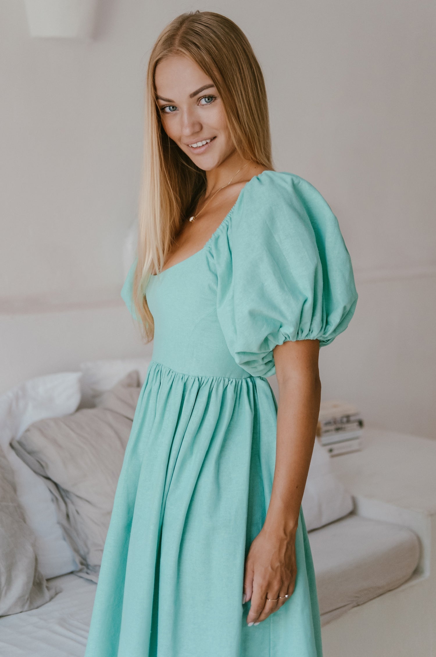 Aliantha | Elegantes Midikleid mit Puffärmeln