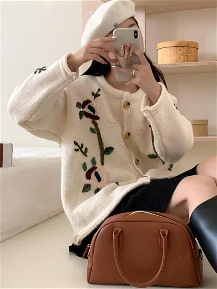 Schicke Bestickte Strickweste Für Mühelosen Stil Und Wärme Für Frauen