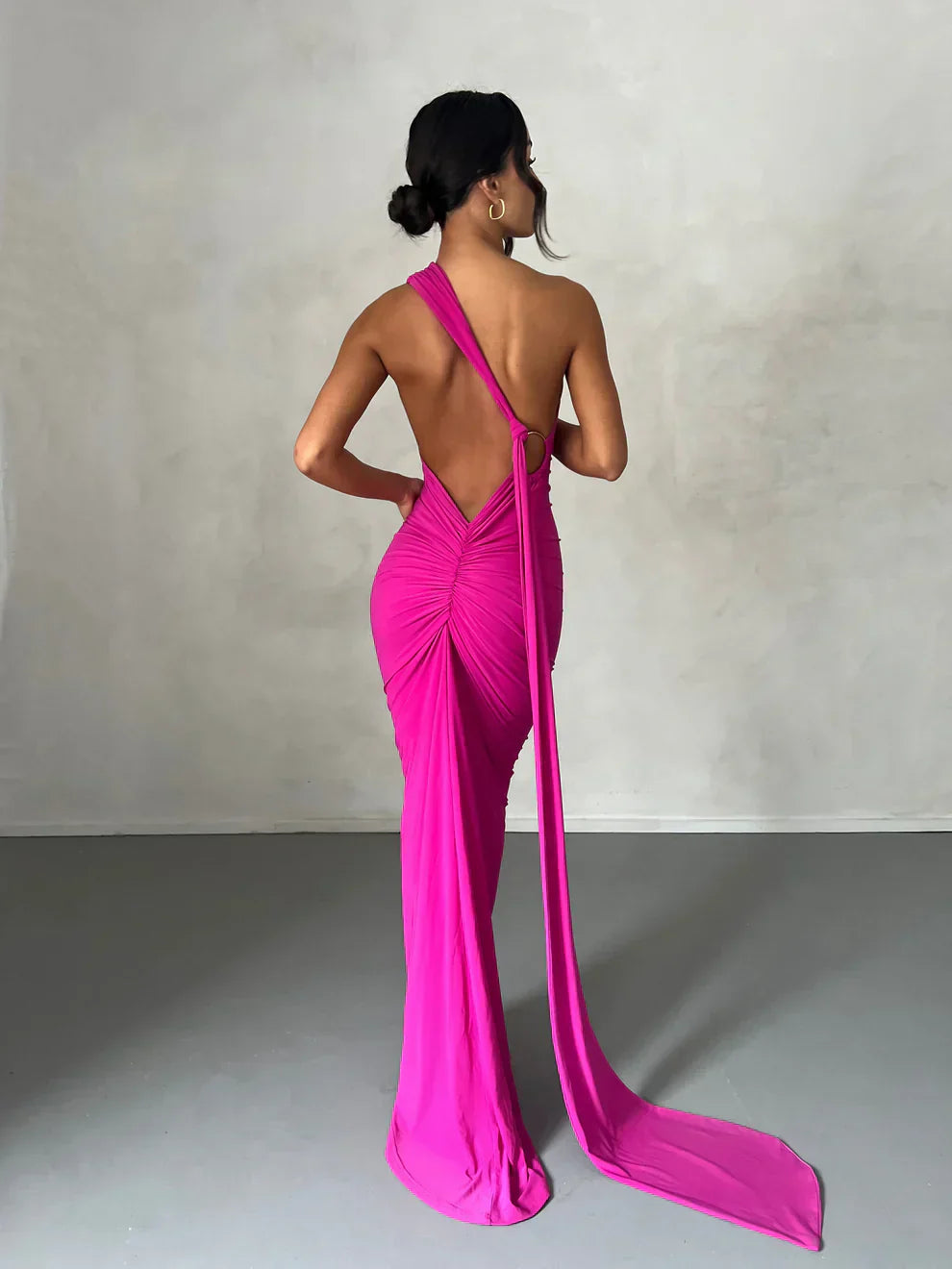 Raffiniertes Maxikleid Mit Einem Schulter-Cut-Out Für Frauen