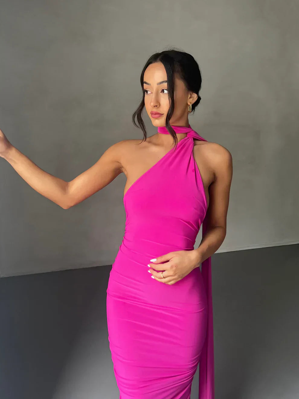 Raffiniertes Maxikleid Mit Einem Schulter-Cut-Out Für Frauen