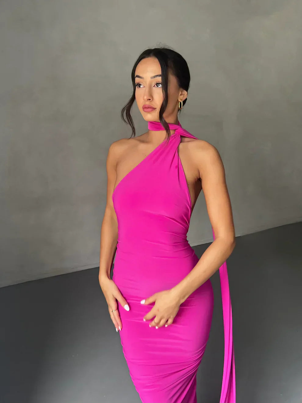 Raffiniertes Maxikleid Mit Einem Schulter-Cut-Out Für Frauen
