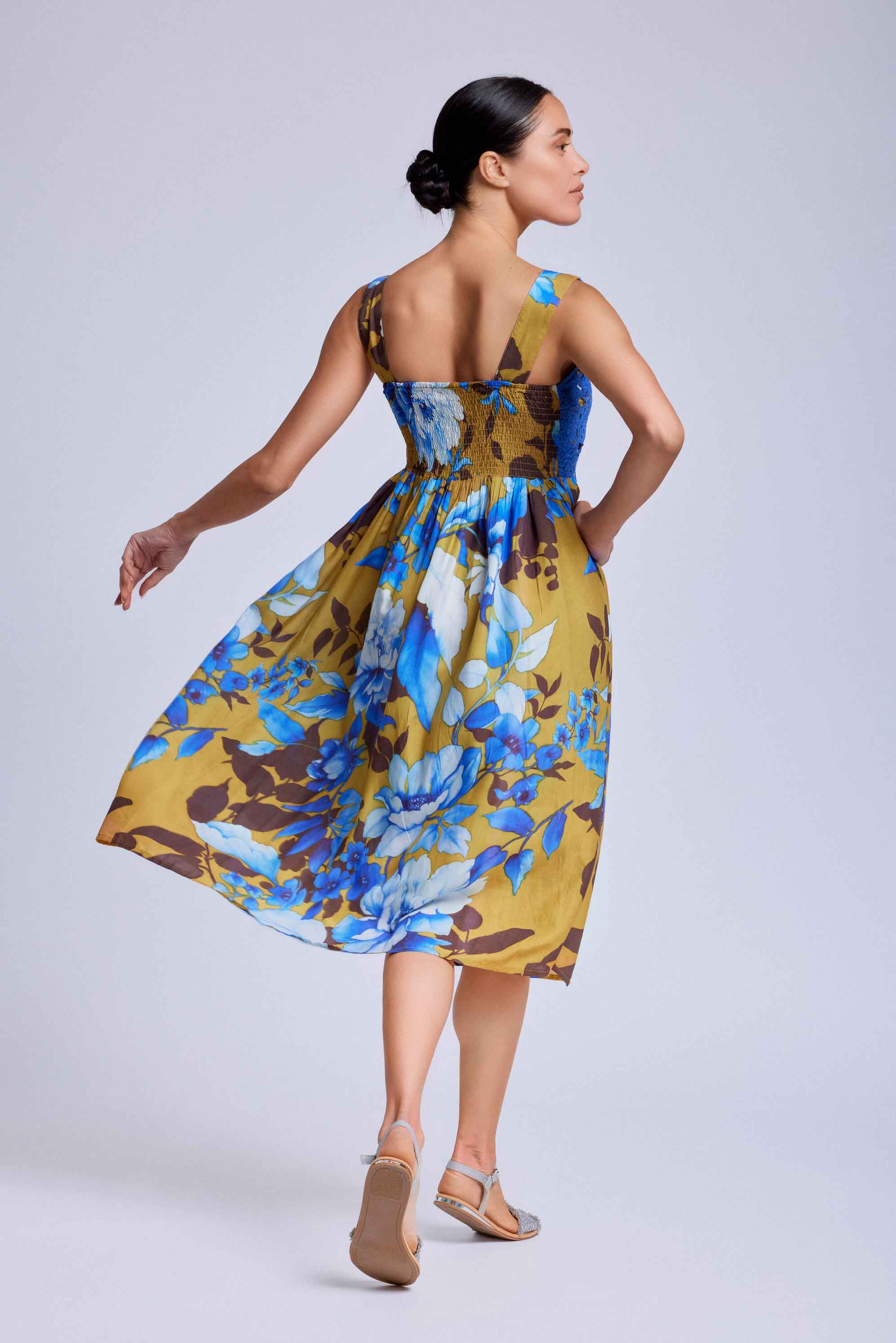 Branna | Ärmelloses Sommerkleid mit Blumenmuster
