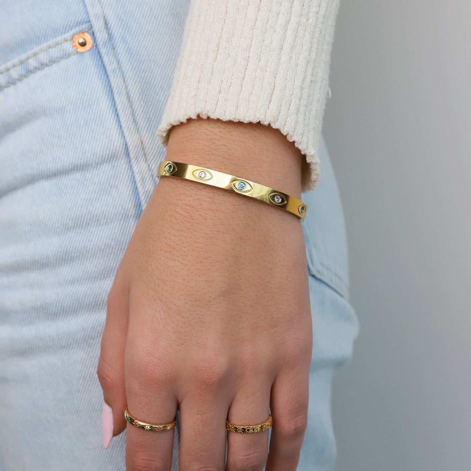 Eleganter Goldener Eyebright Armreif Für Frauen