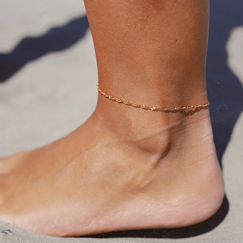Elegantes goldenes Fußkettchen mit raffiniertem Design für Damen