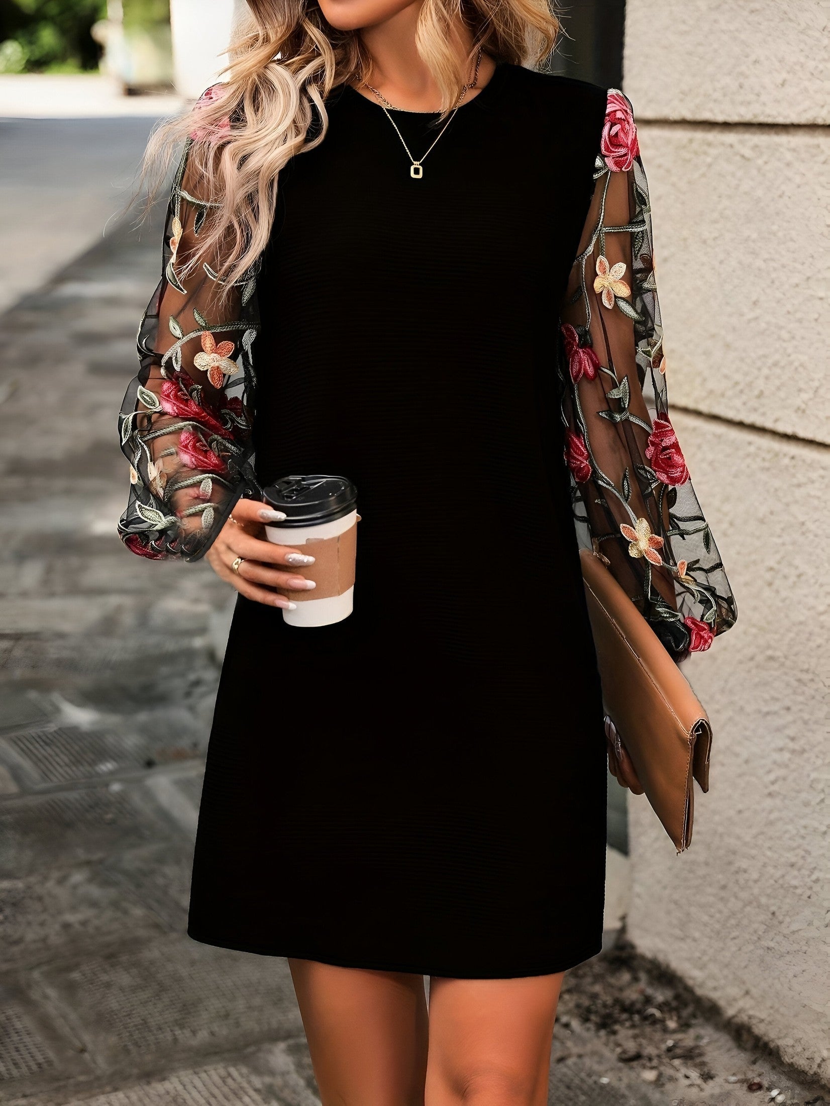 Schwarzes Kleid Mit Blumenstickerei Und Patchwork-Spitze Für Frauen